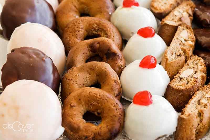 NAPOLI - I biscotti speziati che annunciano il Natale